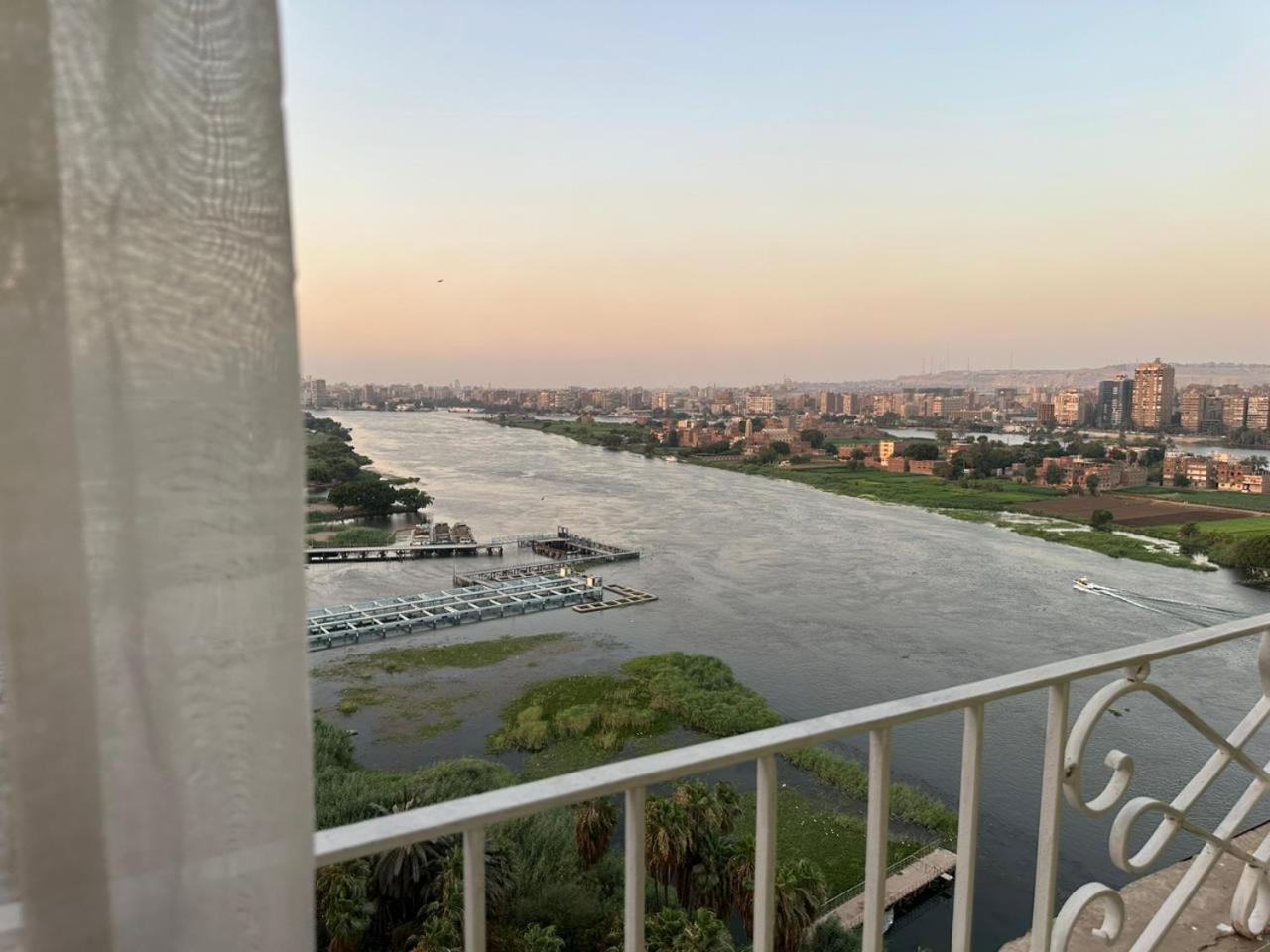 شقه فندقيه بأفضل فيو علي النيل مباشرة Appartement *